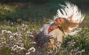 Картинка _Unsort+-НЕ+ВЫБИРАТЬ++ девушки  не выбирать луг волосы цветы настроение блондинка