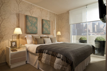 Картинка интерьер спальня кровать подушки отделка