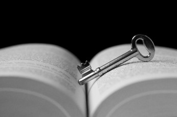 Картинка разное ключи замки дверные ручки ключ книга
