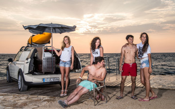 Картинка разное люди парни девушки зонтик автомобиль море