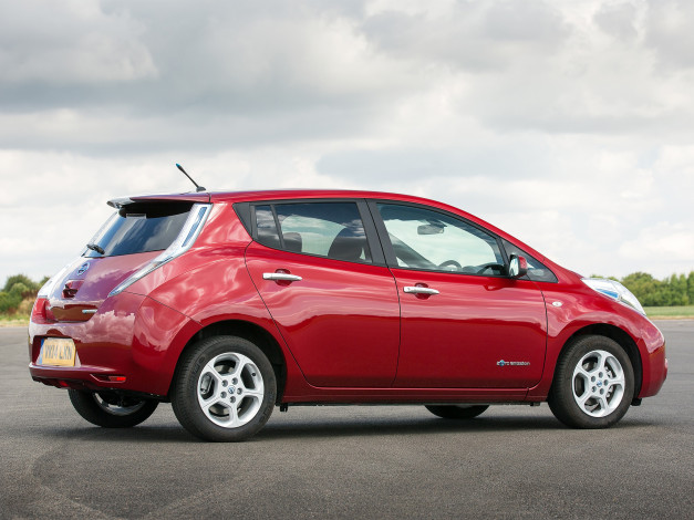 Обои картинки фото автомобили, nissan, datsun, leaf, uk-spec, 2013г, красный