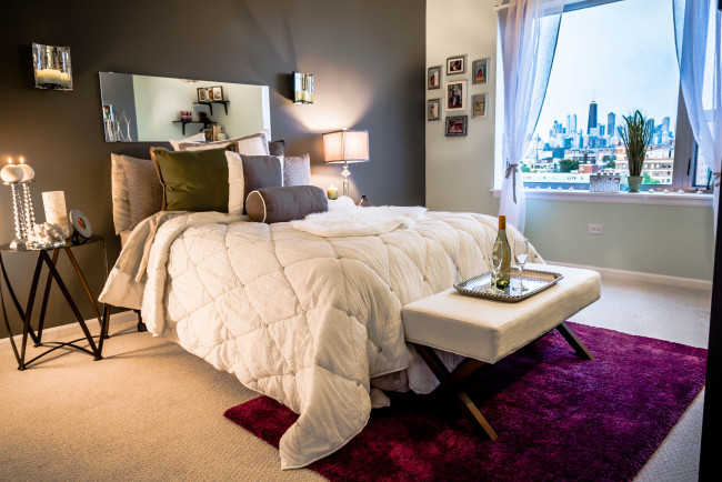 Обои картинки фото интерьер, спальня, подушки, кровать