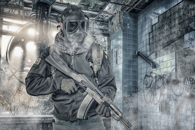 Обои картинки фото оружие, армия, спецназ, противогаз, фон, лицо, мужчина, штурмовая, винтовка