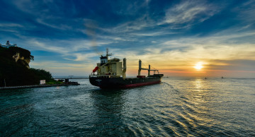 Картинка корабли грузовые+суда рассвет