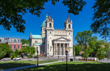 Картинка города -+католические+соборы +костелы +аббатства простор