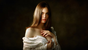 Картинка девушки -unsort+ брюнетки темноволосые темный фон кофточка длинные волосы