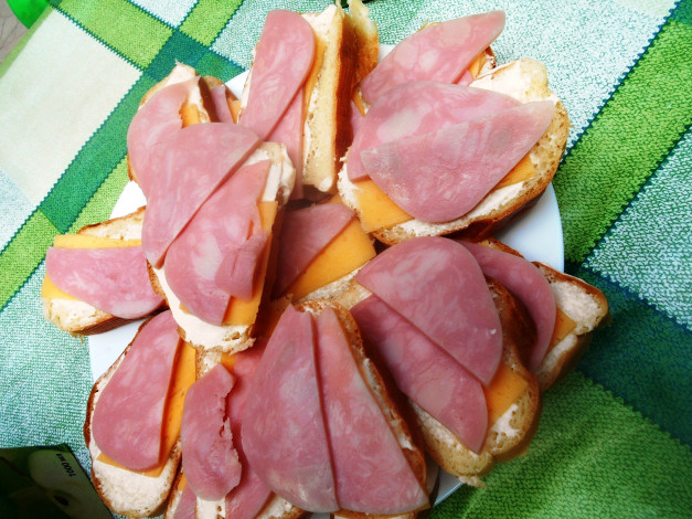 Обои картинки фото еда, бутерброды,  гамбургеры,  канапе, колбаса, сыр, хлеб