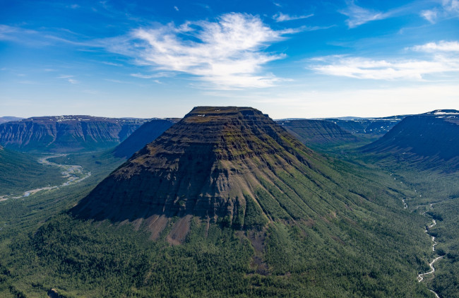 Обои картинки фото плато путорана, природа, горы, облака, небо, россия, сибирь, путорана, плато