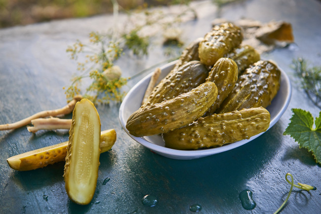 Обои картинки фото еда, огурцы, снедь