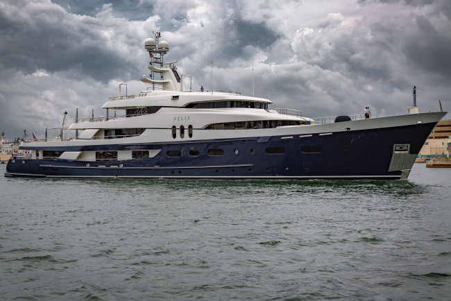 Обои картинки фото super yacht felix, корабли, яхты, суперяхта