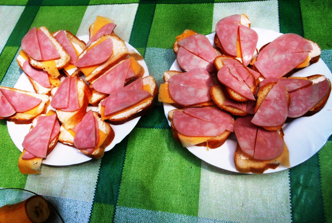 Обои картинки фото еда, бутерброды,  гамбургеры,  канапе, сыр, колбаса, хлеб