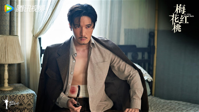 Обои картинки фото mr,  and mrs,  chen, кино фильмы, -unknown , другое, мужчина, рана, трубка, пиджак