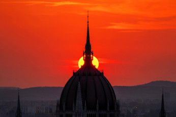 обоя города, - панорамы, закат, город, солнце, купол, шпили