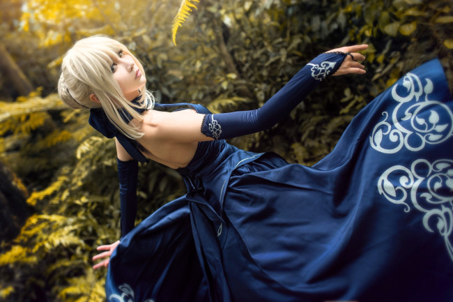 Обои картинки фото девушки, - креатив,  косплей, образ, косплей, наряд, костюм, деревья, лес