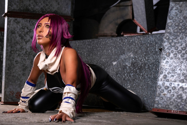 Обои картинки фото девушки, nonsummerjack, образ, косплей, наряд, костюм, нарукавники, топ, шарф, латекс, штаны