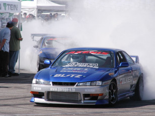 Картинка автомобили nissan datsun