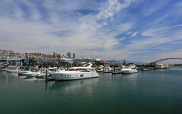 Картинка корабли катера облака вода