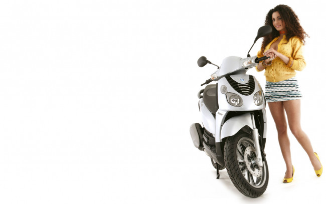 Обои картинки фото мотоциклы, мото, девушкой