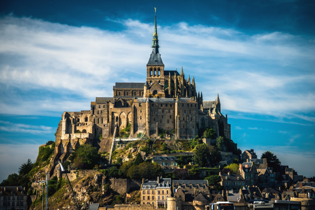 Обои картинки фото города, крепость, мон, сен, мишель, франция, небо