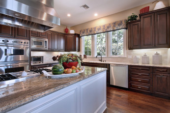 Картинка интерьер кухня цветы люстры стиль