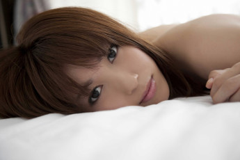 Картинка девушки -unsort+ лица +портреты азиатка лицо постель взгляд