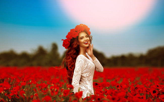 Обои картинки фото девушки, -unsort , брюнетки,  шатенки, настроение, поле, девушка, маки, цветы, боке, венок