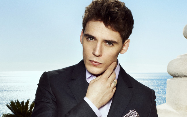 Обои картинки фото sam claflin, мужчины, жест