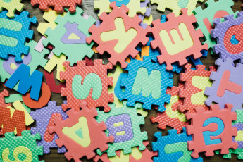 Картинка разное -+другое пазлы буквы английский