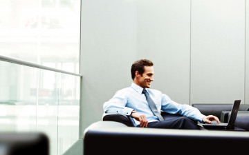 Картинка мужчины -+unsort улыбка ноутбук