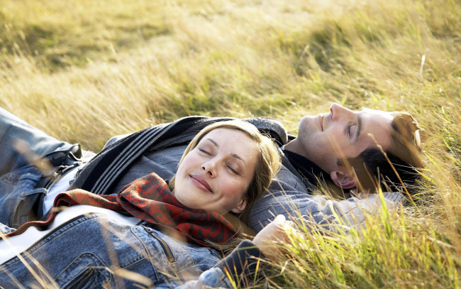 Обои картинки фото разное, мужчина женщина, влюбленные, луг, трава