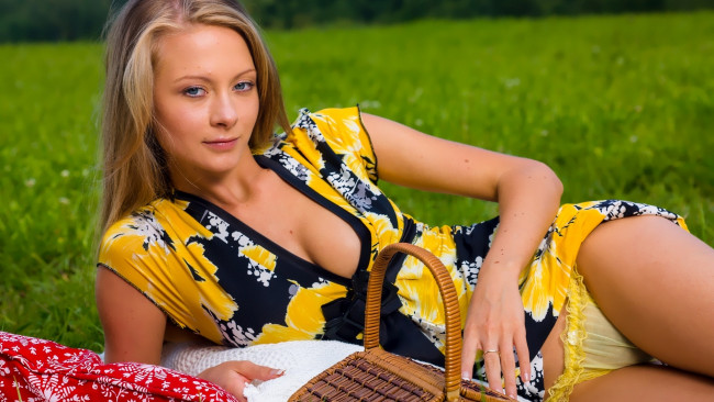 Обои картинки фото девушки, -unsort , блондинки,  светловолосые, фон, взгляд, девушка