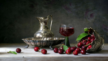 Картинка еда вишня +черешня наливка кувшин вишни бокал