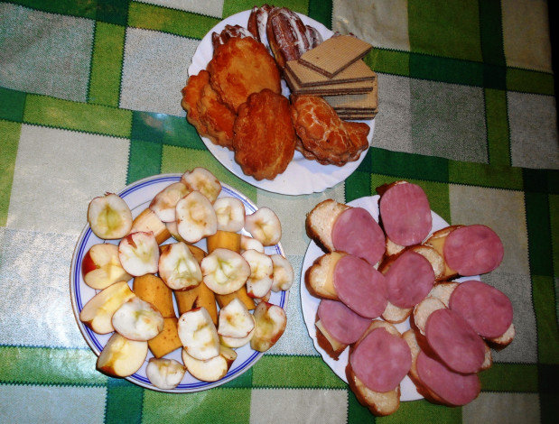 Обои картинки фото еда, бутерброды,  гамбургеры,  канапе, вафли, сыр, колбаса, хлеб, бананы, яблоки, печенье