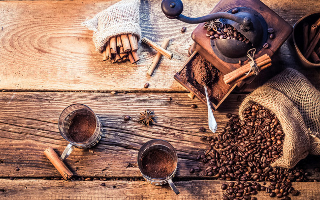 Обои картинки фото еда, кофе,  кофейные зёрна, корица, зерна, молотый, кофемолка