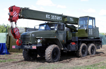 Картинка техника краны ural