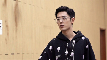 Картинка мужчины xiao+zhan актер очки толстовка