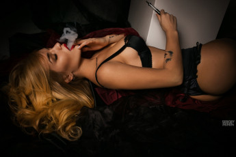 Картинка бестия девушки -+блондинки +светловолосые женщины блондинка светловолосая сексуальная модель звезда разная обувь верхняя одежда нижнее эротическое бельё колготки чулки аксессуары и множество всяческих элементов на картинке фотографий изображении