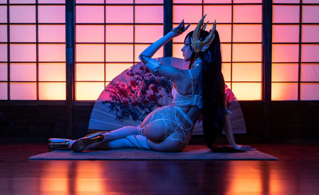 Обои картинки фото alin ma , xenon, девушки, девушка, женщина, брюнетка, темноволосая, сексуальная, модель, звезда, обувь, одежда, бельё, голготки, чулки, аксессуары, и, множество, всяческих, елементов, на, картинке, фотографий, изображении