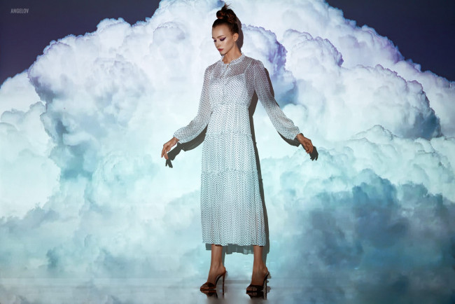 Обои картинки фото бестия, девушки, - брюнетки,  шатенки, женщины, брюнетка, темноволосая, сексуальная, модель, звезда, разная, обувь, верхняя, одежда, нижнее, эротическое, бельё, голготки, чулки, аксессуары, и, множество, всяческих, элементов, на, картинке, фотографий, изображении