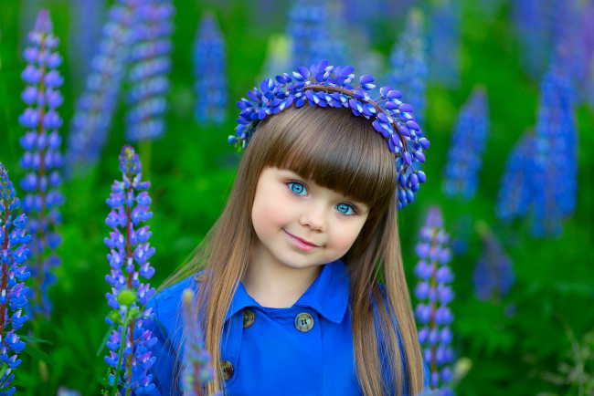 Обои картинки фото разное, дети, девочка, венок, поле, цветы