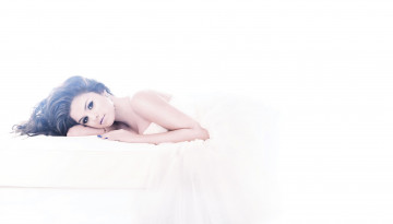 Картинка девушки selena+gomez брюнетка платье