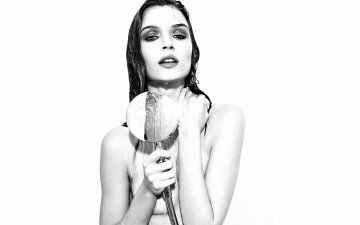 Картинка девушки josephine+skriver черно-белая душ вода
