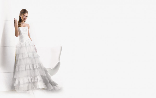 Обои картинки фото девушки, - невесты, шатенка, платье, колонна