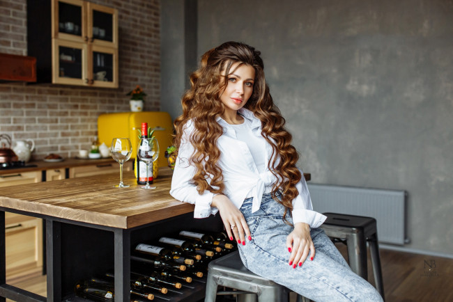 Обои картинки фото девушка - girl, девушки, - брюнетки,  шатенки, девушка, женщина, шатенка, темноволосая, сексуальная, модель, звезда, позирует, разная, обувь, верхняя, стильная, одежда, нижнее, эротическое, бельё, трусы, лифчик, колготки, чулки, аксессуары, макияж, и, множество, элементов, на, фотографии