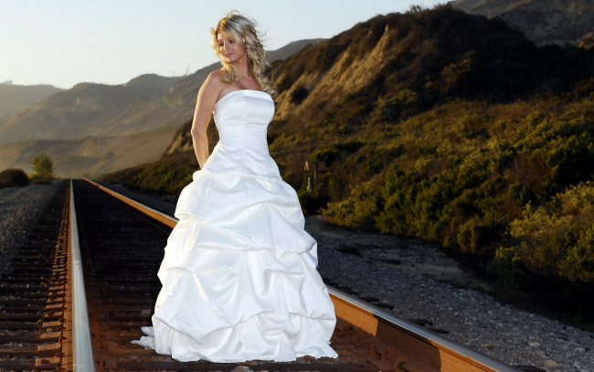 Обои картинки фото -Unsort Блондинки, девушки, unsort, блондинки, рельсы, невеста