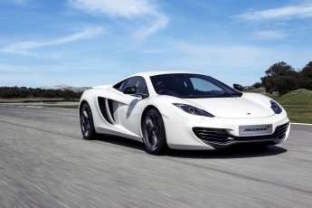 Картинка 2013+mclaren+mp4-12c автомобили mclaren дорога белый