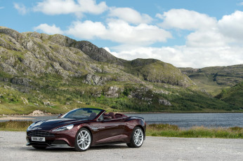 Картинка 2015+aston+martin+vanquish+volante автомобили aston+martin побережье кабриолет бордовый vanquish aston martin