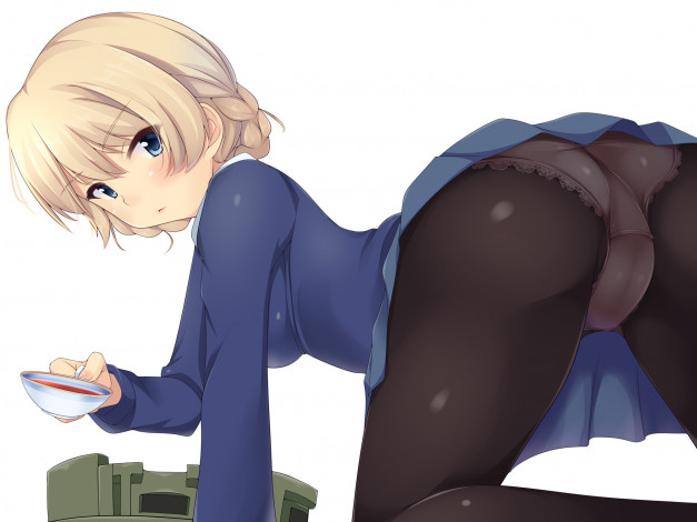 Обои картинки фото аниме, girls und panzer, белый, фон, чашка, взгляд, арт, girls, und, panzer, блондинка, девушка