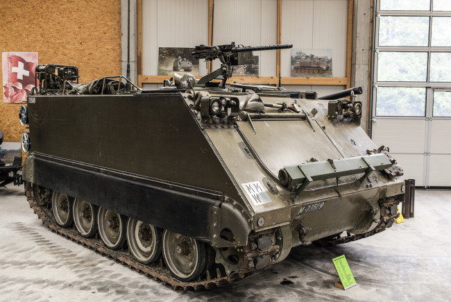 Обои картинки фото m113 kdo pz 63 m-73509, техника, военная техника, музей, экспозиция