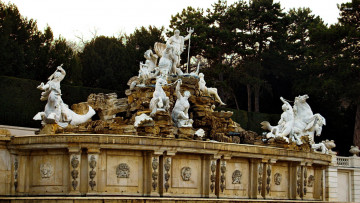 Картинка города -+памятники +скульптуры +арт-объекты нептун